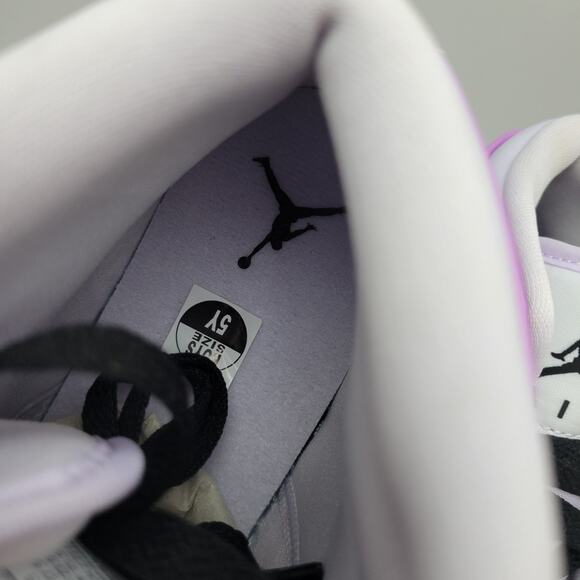 Nike Air Jordan 1 Mid GS Barely Grape Size 5Y Youth - Picture 5 of 10